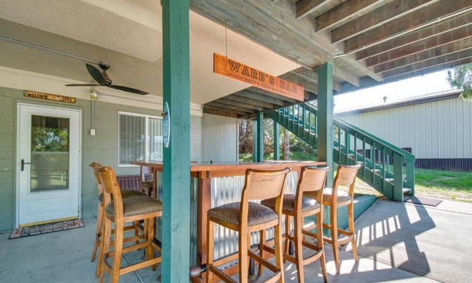 Lemoyne Maison | 2-Level Home with Deck half Mi to Lake McConaughy!
