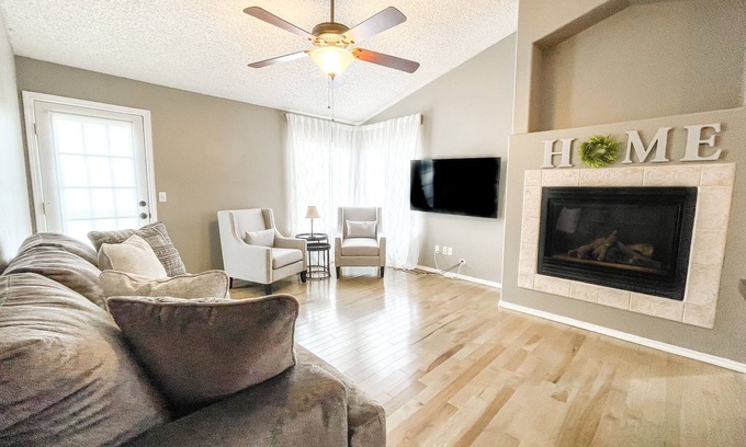 Palmer Lake Maison | 2 Master Suites! Pet Friendly With MTN Views and King Beds