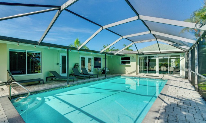 Yacht Club Maison | 2 Mi to Beach: Canal-Front Retreat in Cape Coral!