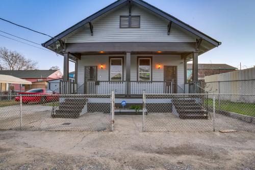 Saint Claude Maison | 2 Mi to Bourbon St Walkable NOLA Duplex