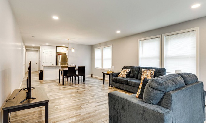 Attleboro Maison | 2 Mi to Dtwn Attleboro: Pet-Friendly Apt!