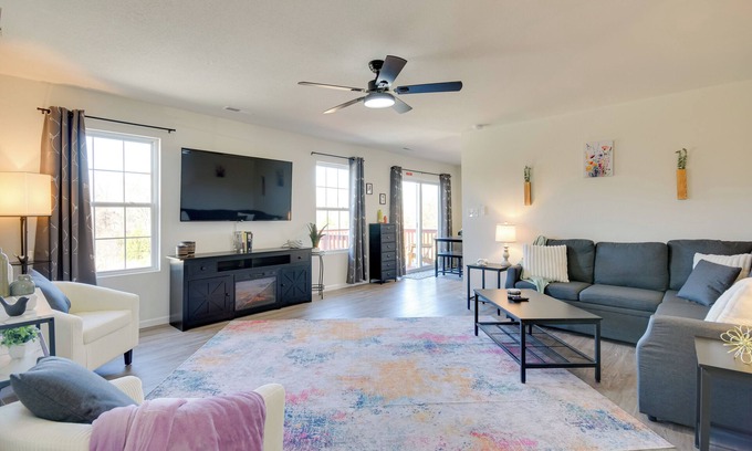 Fulton Maison | 2 Mi to Dtwn Fulton: 'Meadowlark' Home w/ Deck!