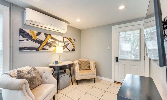 East Hill Appartement | 2 Mi to Dtwn Pensacola: Dog-Friendly Apartment