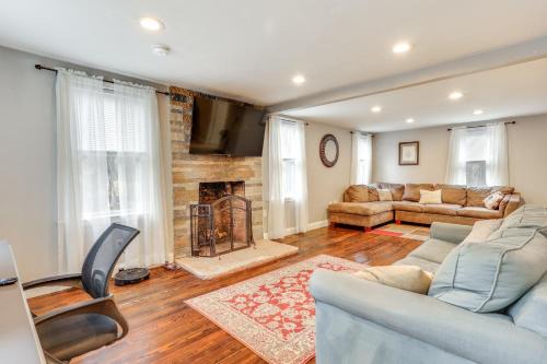Foxboro Maison | 2 Mi to Gillette Stadium Foxborough Retreat!