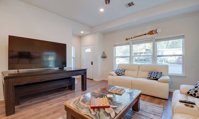 Montgomery Maison | 2 Mi to Lake Conroe Access: Home w/Pool Table!