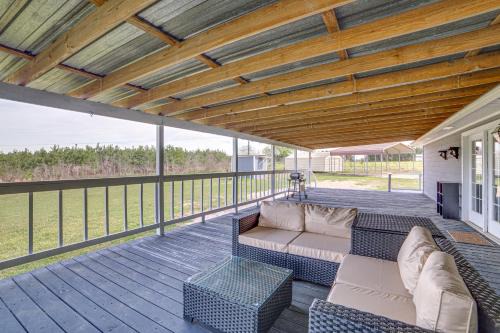 Dogwood Maison | 2 Mi to Lake Monticello Home with Large Decks!