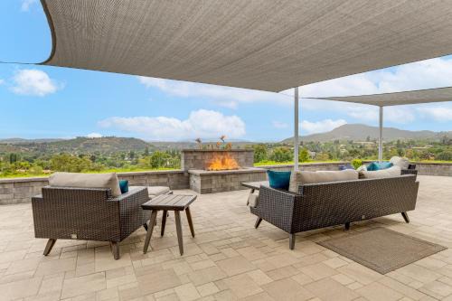Poway Maison | 2 Mi to Lake Poway Mtn-View Escape with Patio!