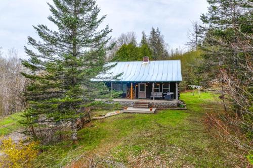 West Burke Maison | 2 Mi to Lake Willoughby Peaceful Log Cabin!
