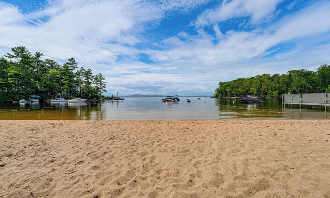 Standish Cabine | 2 Mi to Marina & Beach: Frye Island Retreat!