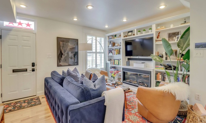 Le Droit Park Maison | 2 Mi to National Mall: Stunning Townhome w/ Patio!