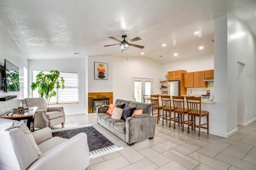 Ladera West Maison | 2 Mi to Petroglyph Natl Monument Updated Home