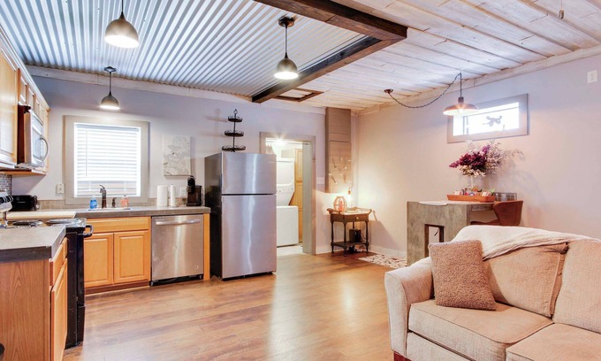 Greenwood Appartement | 2 Mi to Self Regional MC: Updated Apartment
