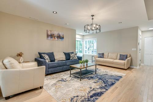 South Shore Maison | 2 Mi to South Shore Beach Urban Retreat with Yard