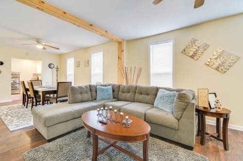 Westside Appartement | 2 Mi to Syracuse University Apt with Fire Pit