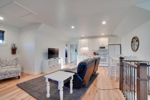Castle Rock Maison | 2 Mi to Town Castle Rock Retreat with Fireplace!