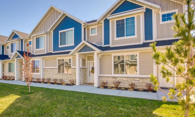 Providence Maison | 2 Mi to Zootah Providence Townhome with Fireplaces