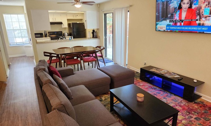 Tallahassee Maison | 2 miles to FSU-Twin King Master Beds-Pool!