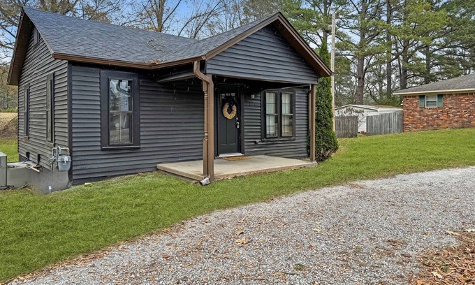 Tupelo Maison | 2 minutes from Elvis's Birthplace 5 miles from downtown Tupelo MS.