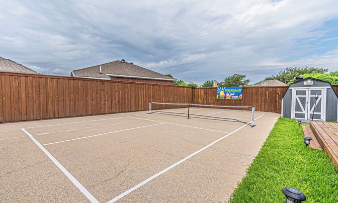 Rowlett Maison | 2 minutes from lake, Pickleball, Hot Tub, Pool table!