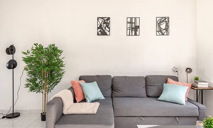 Terneuzen Maison | 2 Minutes From Local Shops & Sea Wall! | Gorgeous Vacation Home in Terneuzen!