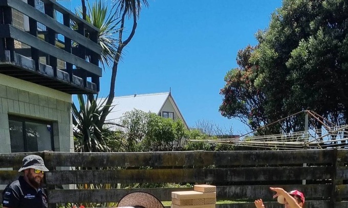 Otaki Beach Maison | 2 minutes from the beach - relax at a Kiwi Family Bach!