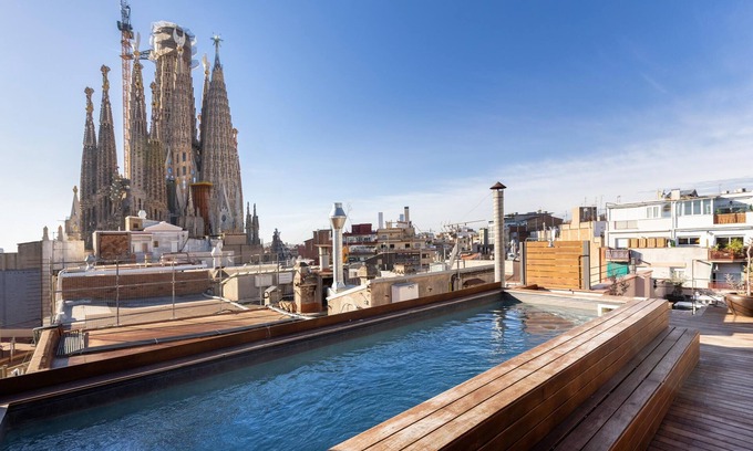 La Sagrada Familia Appartement | Junto a la Sagrada Família con terraza y pisicina compartida y vistas privilegiadas