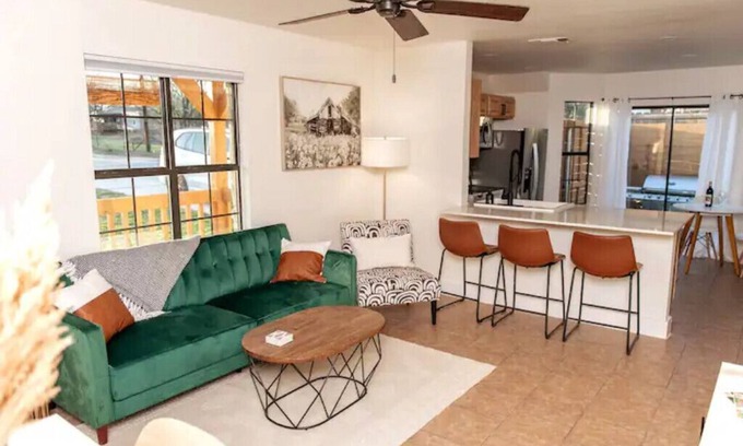 Johnson City Maison | 2 minutes to downtown! Hill Country Luxury Duplex TX Wine Trail - Home B