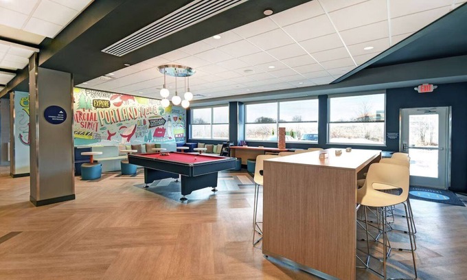 South Portland Maison | 2 Modern Rooms Perfect for a Relaxing Family Getaway - Next to the Airport