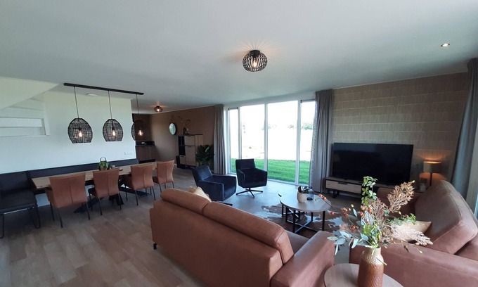 Leons Maison | 2 new modern homes located next to each other