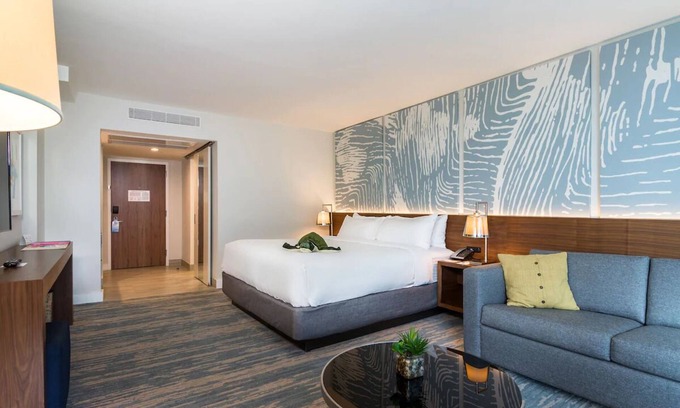 Central Beach Maison | 2 Ocean View Resort Units with Outdoor Pool Close to Local Gems