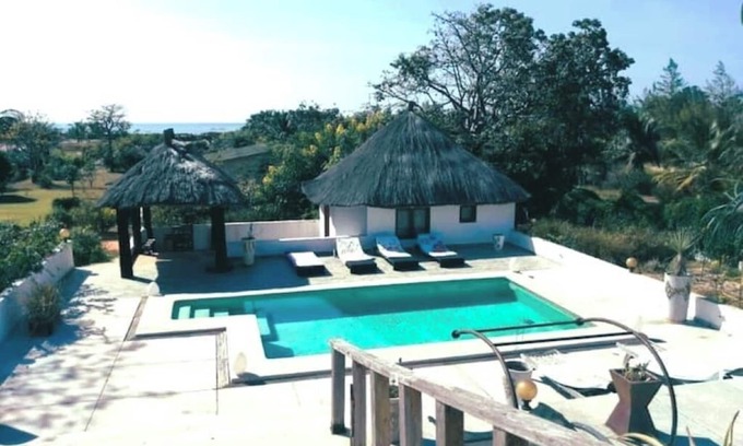 Ziguinchor Lit Et Petit-Déjeuner | 2 chambres d'hôtes pieds dans l'océan, 5 personnes, piscine, fumeurs&animaux OK