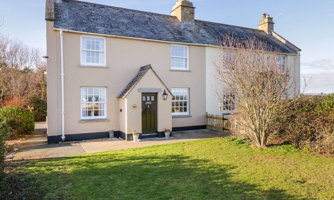 Penmon Cottage | 2 OLD COASTGUARD HOUSE, les animaux de compagnie à Beaumaris, Ref 1000342