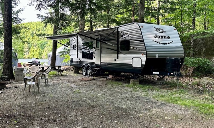 Warrensburg Location De VR | 2-Person RV on private lake with WIFI @ Daggett Lake