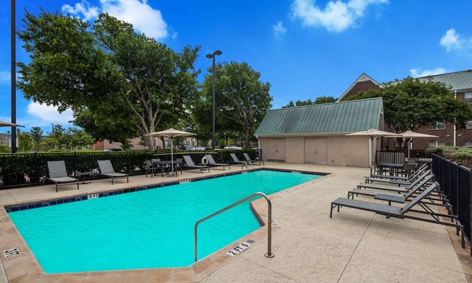 Richardson Hôtel | 2 Pet-friendly Suites W/ Full Kitchen! FREE Breakfast, Parking, Pool, Tennis Ct!