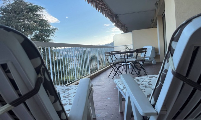 Le Ray Appartement | 2 Pièces au Calme Dans la Verdure Avec Grande Terrasse et Piscine