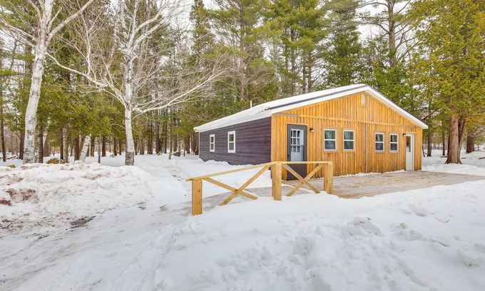 Laurium Cabine | 2 Ponds & Trail Access: Peaceful Cabin in Calumet!