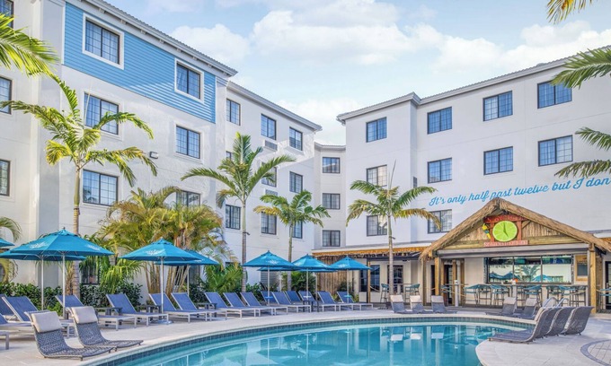Park Shore Maison | 2 Pool View, Pet Friendly Suite with Full Kitchen!