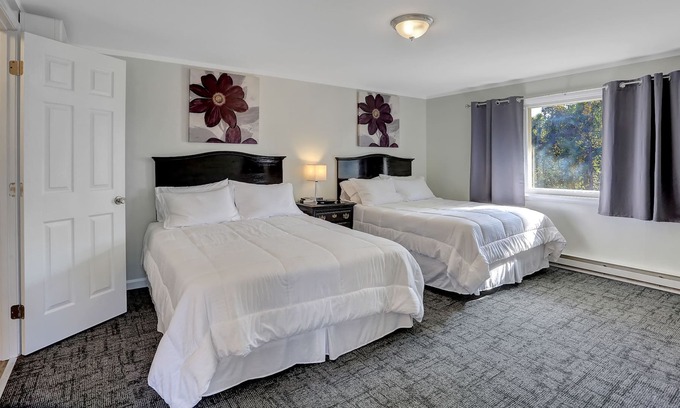 Halifax Maison | 2 Qn Beds at Halifax Inn. On 147 Near Millersburg