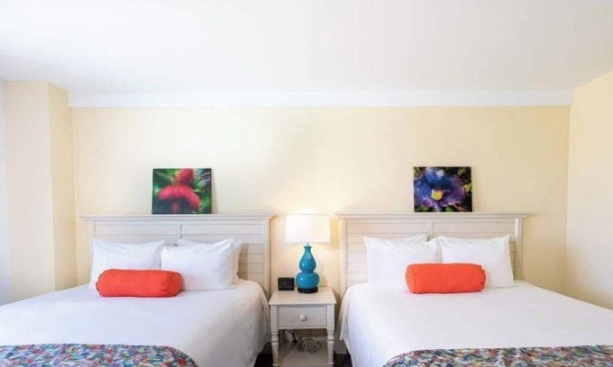 Christiansted Hôtel | 2 Queen Beds + Harbor Views | Walk to Wharf, Museums, Dining & Boutique Stores