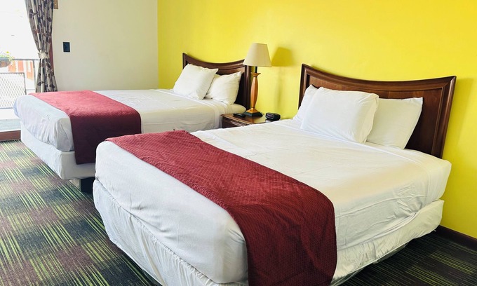 Sandusky Hôtel | 2 Queens - 3 Miles to Cedar Point!