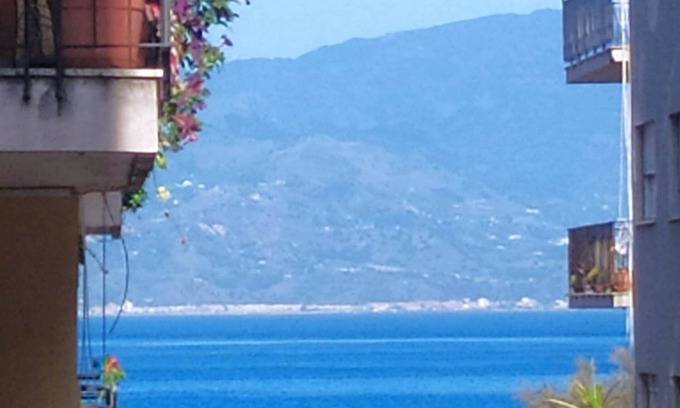 Reggio Calabria Appartement | 2 Room Apartments, 1 Studio Apartment: near sea, airport and train station.
