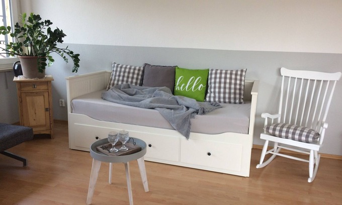 Mitte Appartement | Appartement de ville de 2 pièces sur le parc, central mais calme et à la campagne