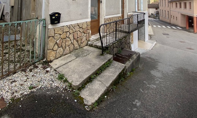 Saint-Geoire-en-Valdaine Maison | 2 room apartment