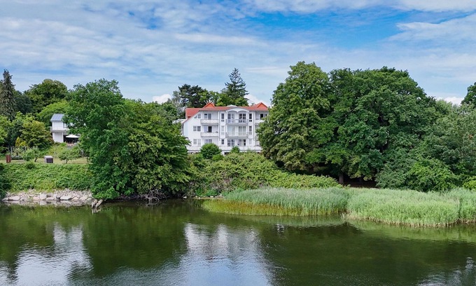 Lauterbach Appartement | 2-room vacation apartment with sea view from the balcony - Villa Vilmblick FeWo 15