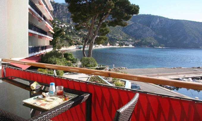 Alpes-Maritimes Appartement | 2 Pièces à Eze les pieds dans l'eau situation exceptionnelle