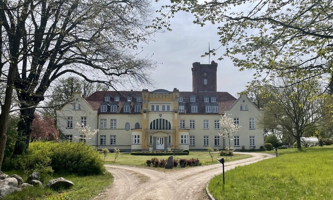 Lelkendorf Autre | 2 rooms in the castle in M-V, cleaning included