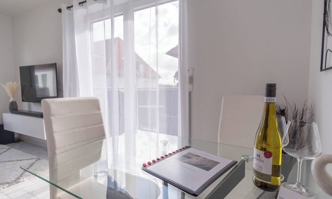 Großwiederitzsch Appartement | 2 rooms with balcony, underground parking, workplace, free coffee, 4k TV, fast wifi