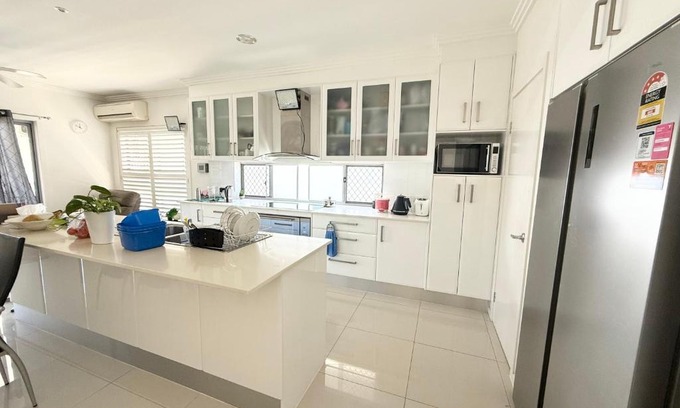 Sunnybank Maison | 2 spacious rooms with shared bathroom in Modern Sunnybank Home