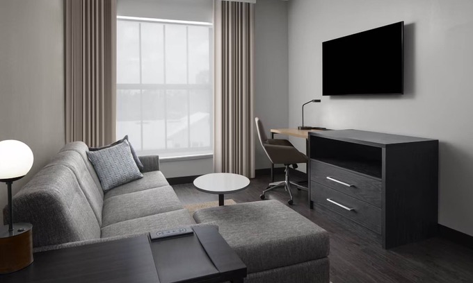 Isle of Palms Hôtel | 2 Spacious Suites w/ Kitchen, Free Breakfast, and Heated Pool Near Mayo Clinic