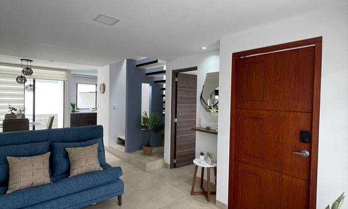 Quito Maison | 2 story, 4 beds, 2½ baths in beautiful Valle de Los Chillos, Quito Ecuador